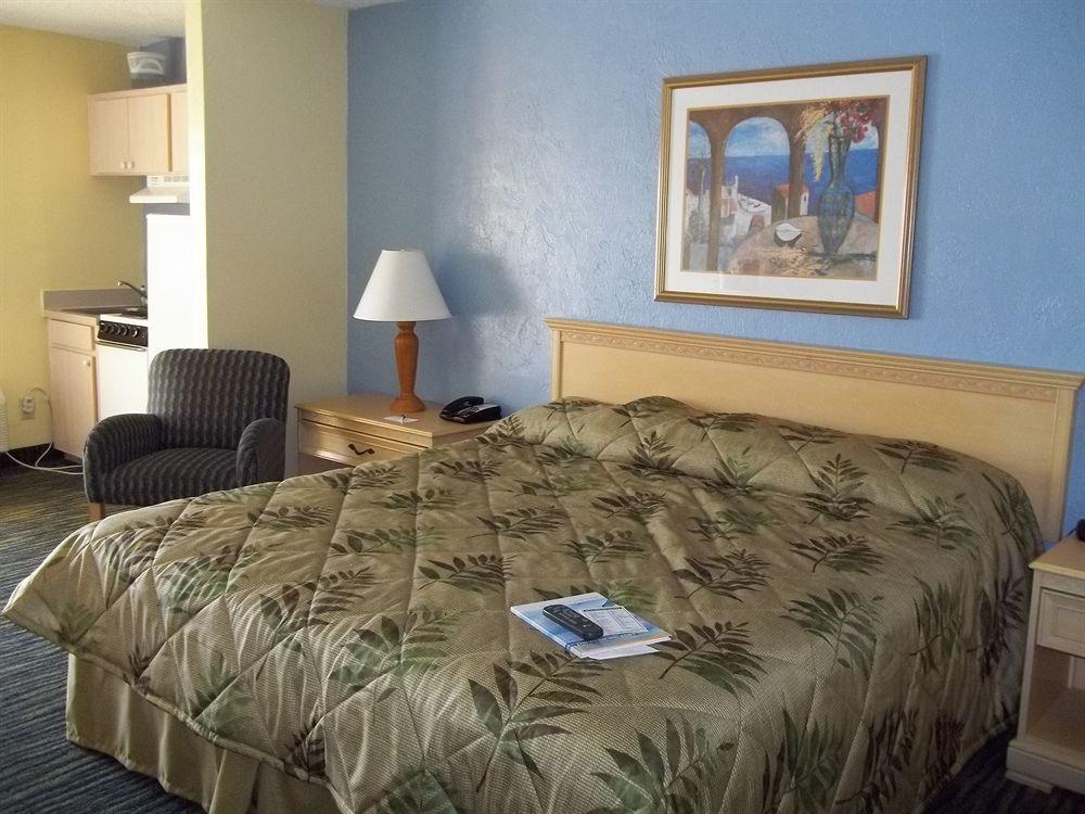 Holiday Inn Express & Suites Oceanfront Daytona Beach Shores By Ihg Bagian luar foto