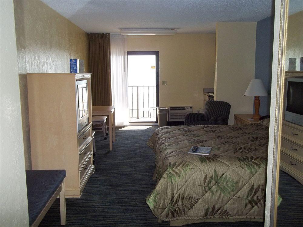 Holiday Inn Express & Suites Oceanfront Daytona Beach Shores By Ihg Bagian luar foto