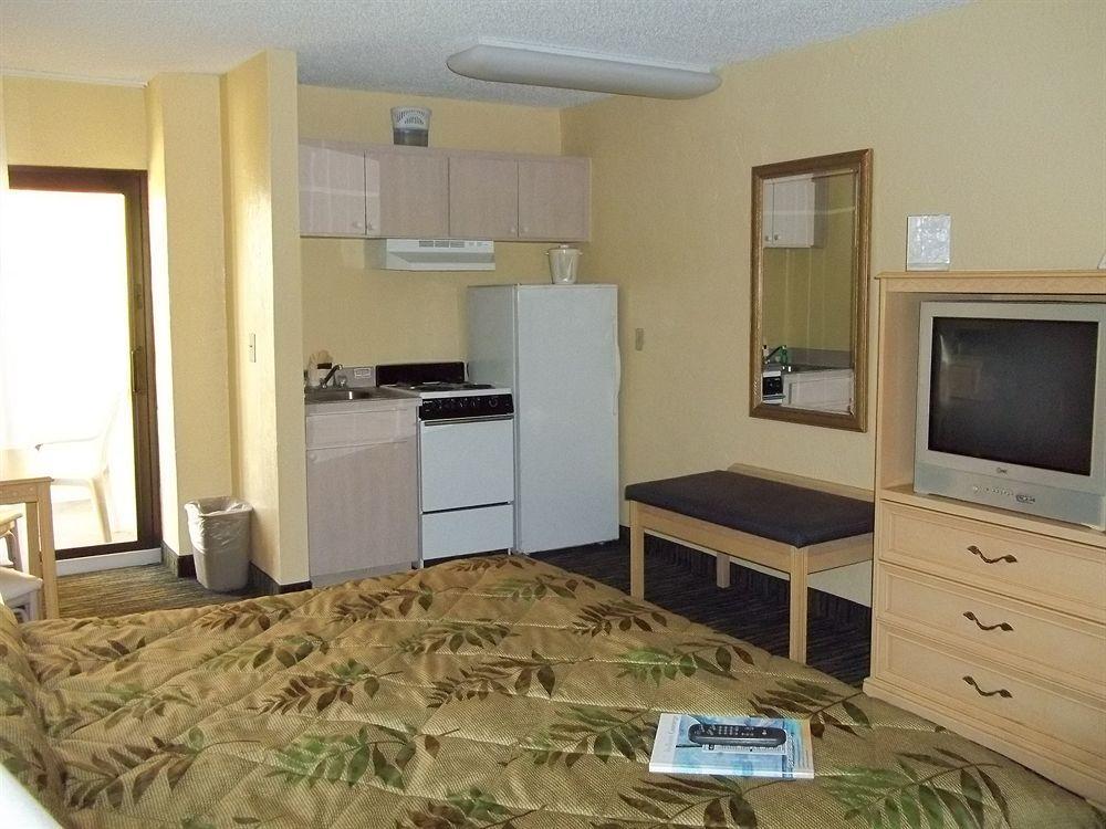 Holiday Inn Express & Suites Oceanfront Daytona Beach Shores By Ihg Bagian luar foto