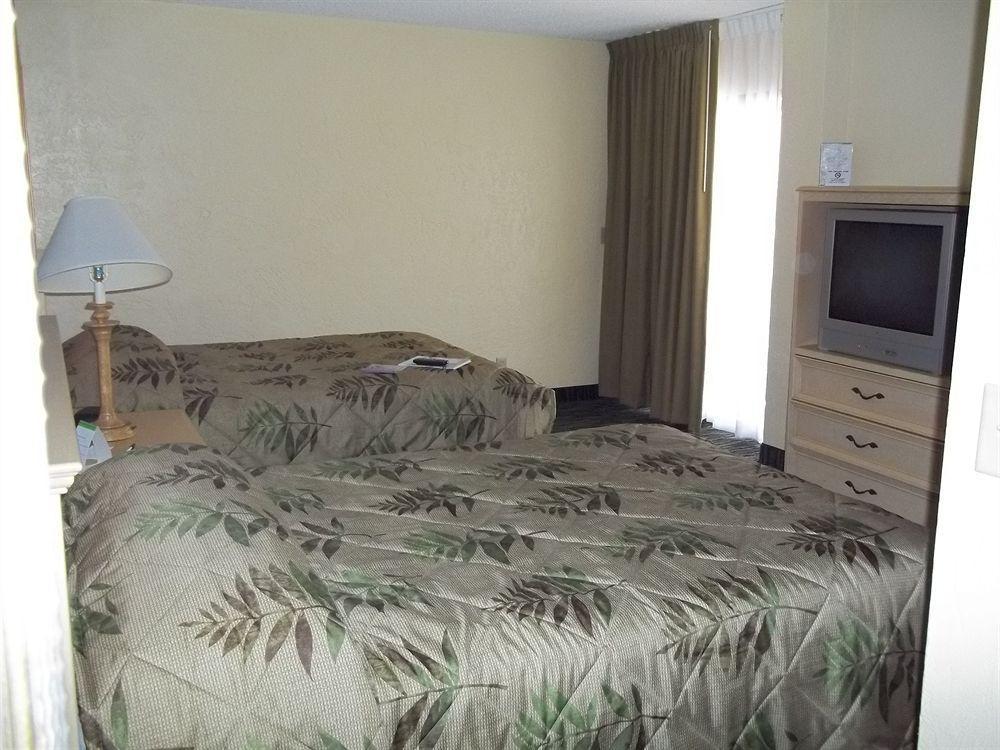 Holiday Inn Express & Suites Oceanfront Daytona Beach Shores By Ihg Bagian luar foto