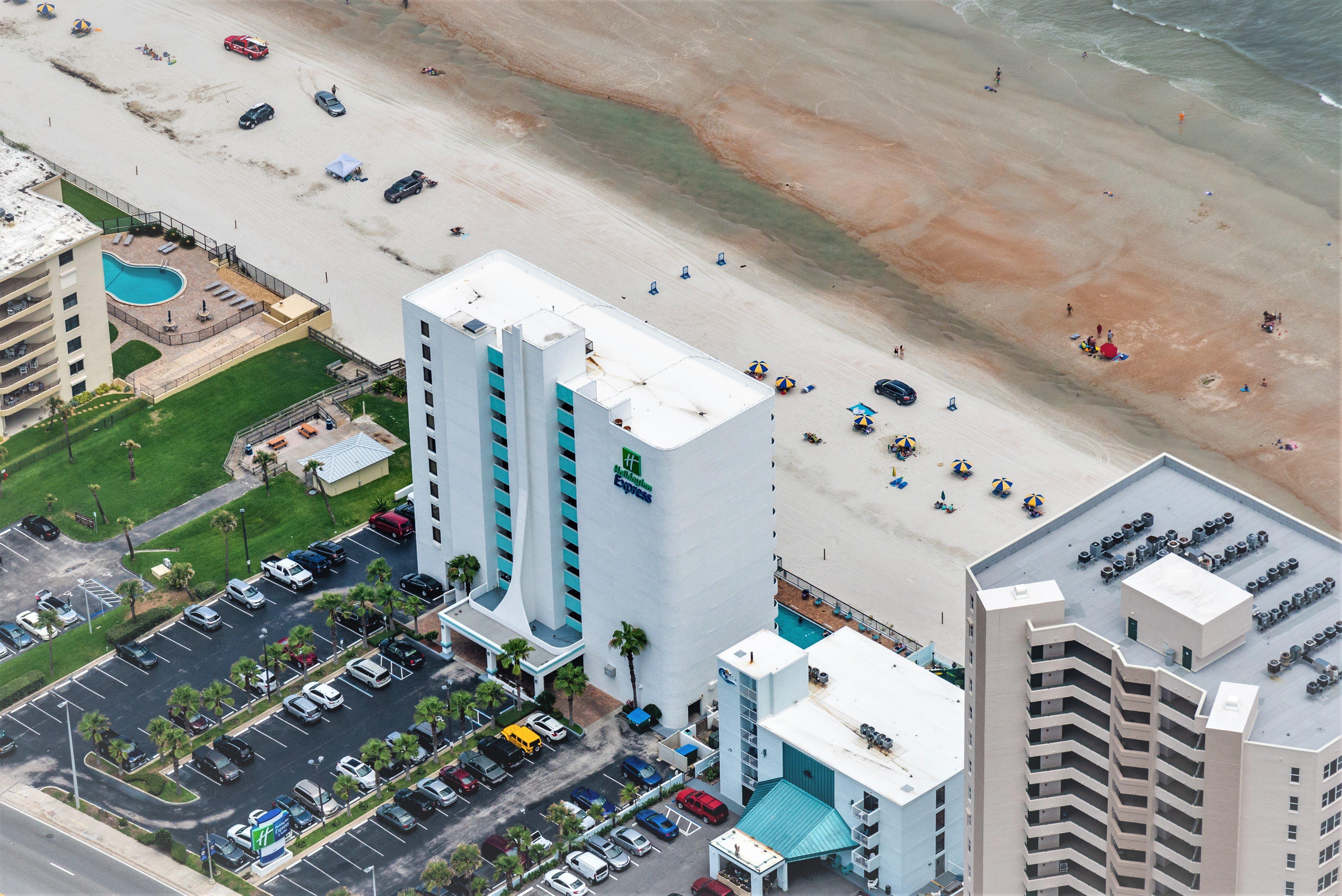 Holiday Inn Express & Suites Oceanfront Daytona Beach Shores By Ihg Bagian luar foto
