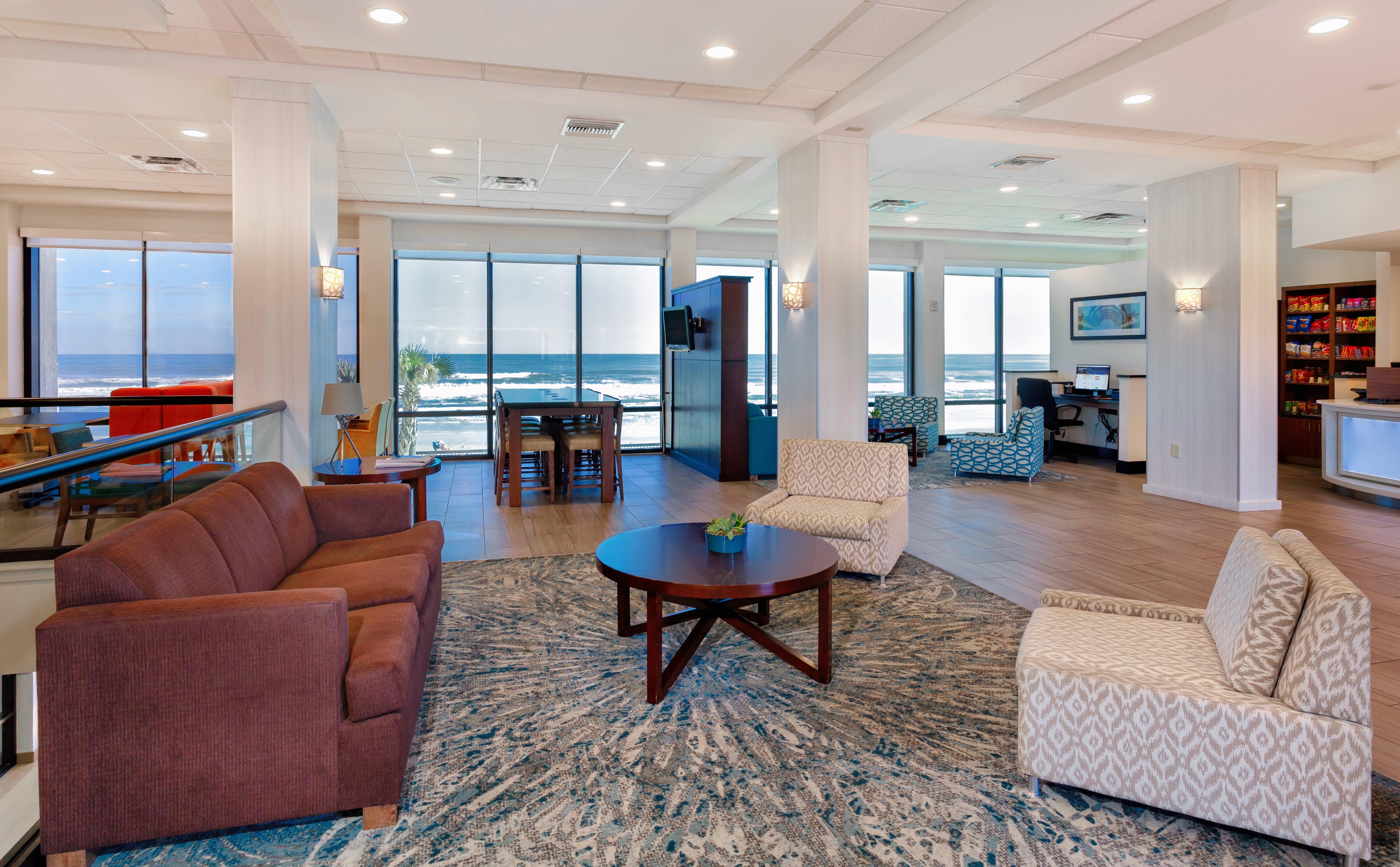 Holiday Inn Express & Suites Oceanfront Daytona Beach Shores By Ihg Bagian luar foto