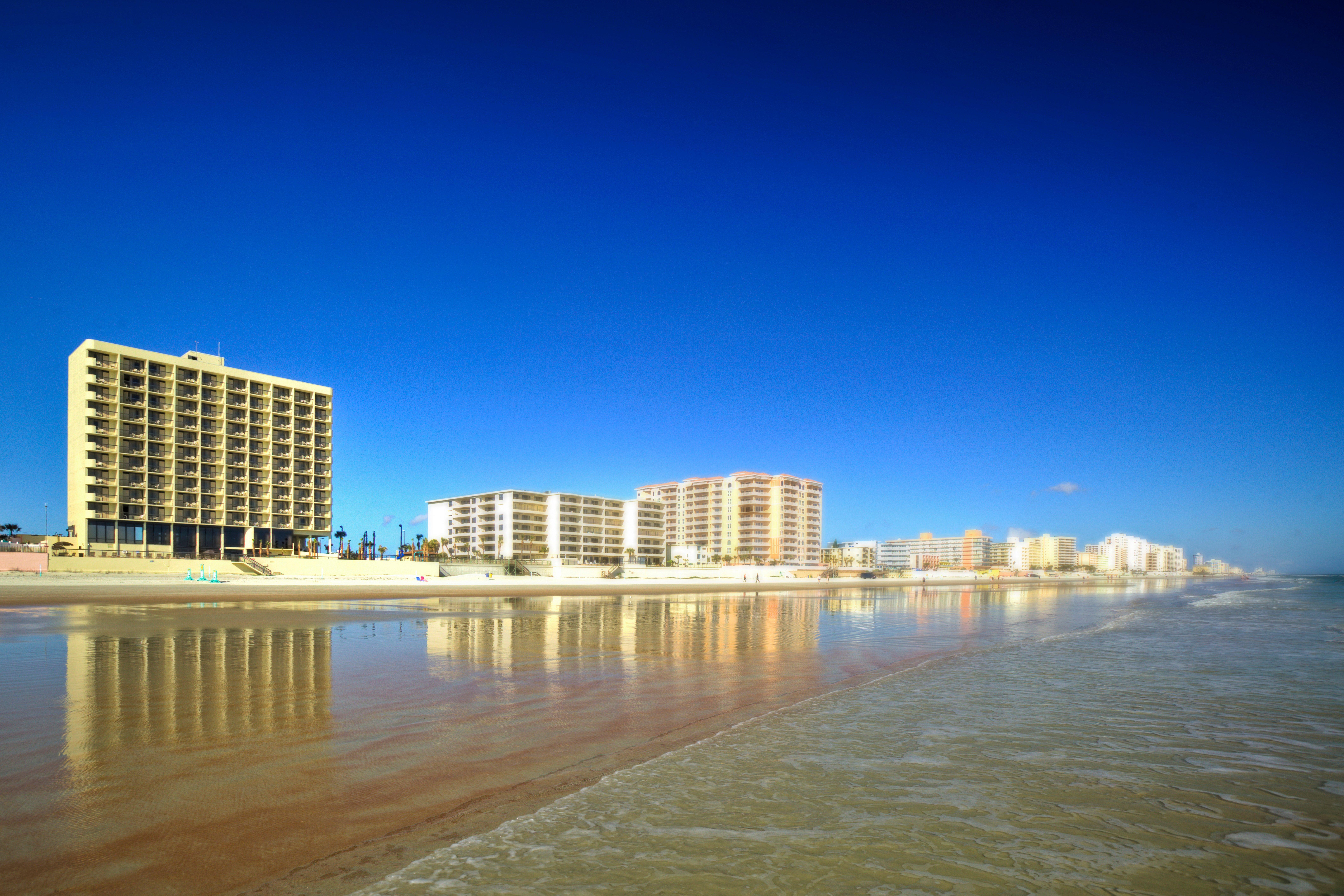 Holiday Inn Express & Suites Oceanfront Daytona Beach Shores By Ihg Bagian luar foto