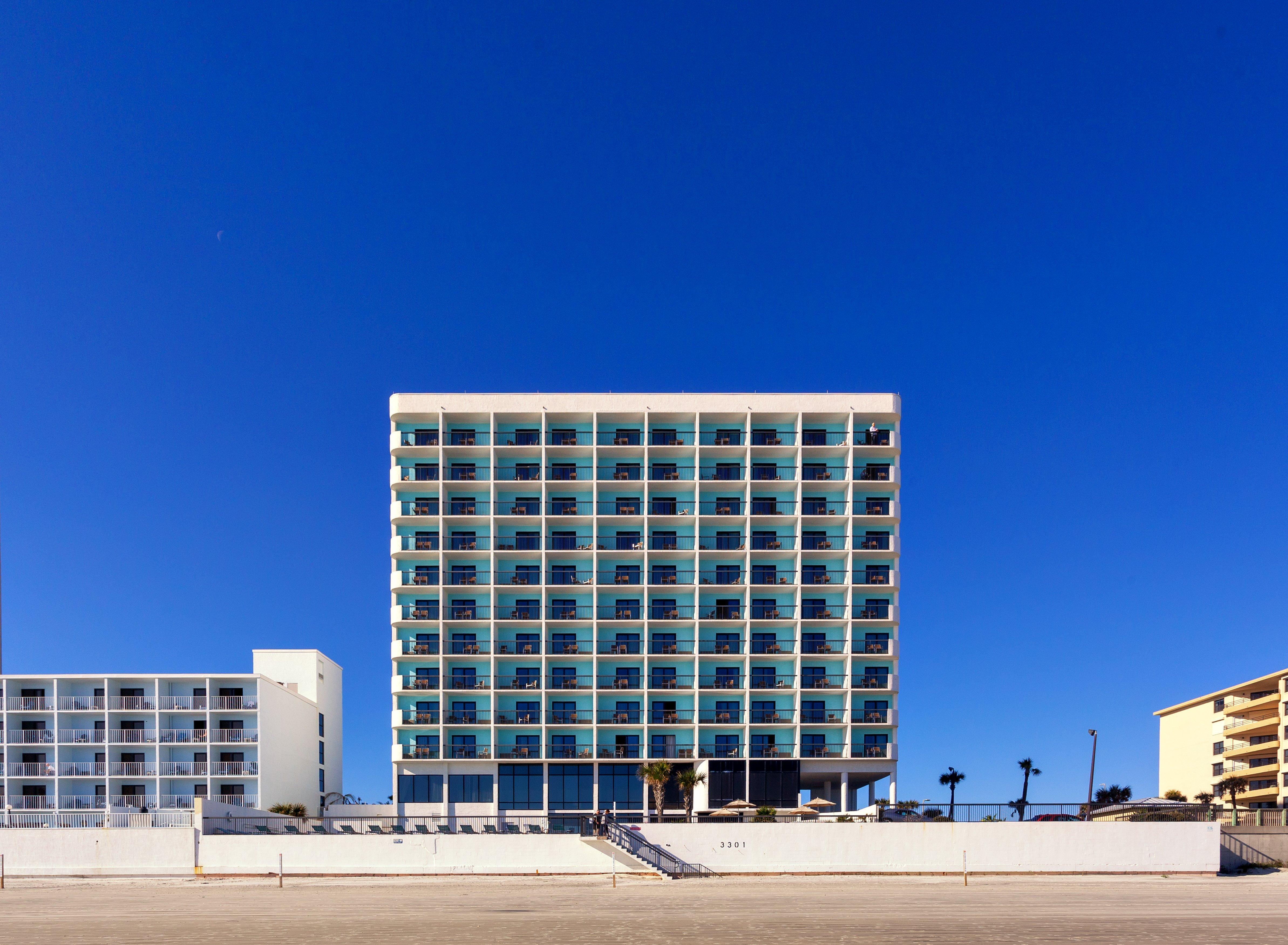 Holiday Inn Express & Suites Oceanfront Daytona Beach Shores By Ihg Bagian luar foto