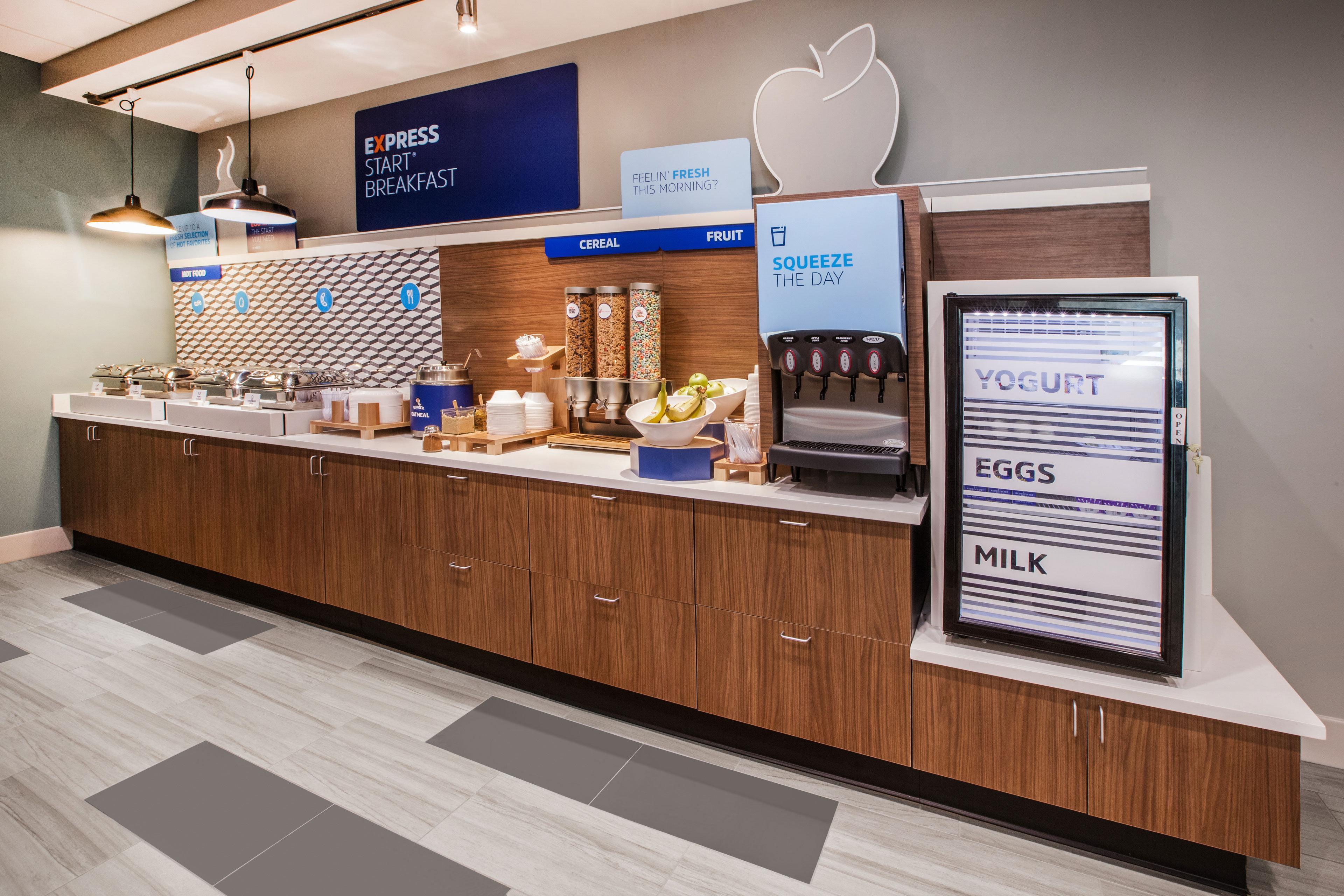 Holiday Inn Express & Suites Oceanfront Daytona Beach Shores By Ihg Bagian luar foto