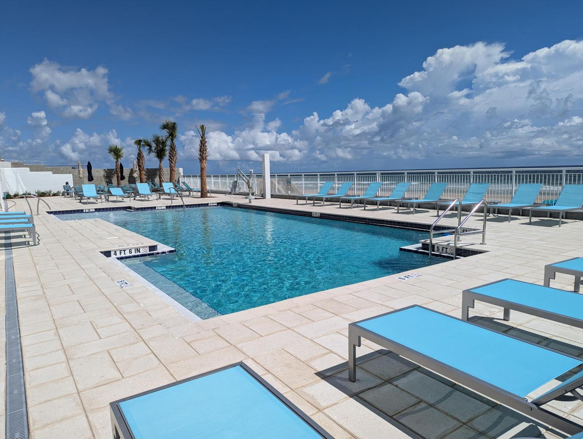Holiday Inn Express & Suites Oceanfront Daytona Beach Shores By Ihg Bagian luar foto