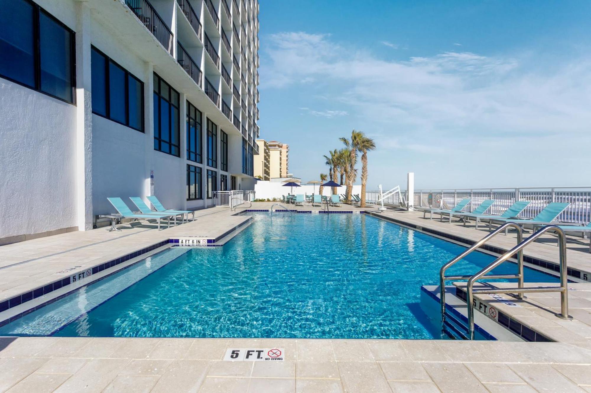 Holiday Inn Express & Suites Oceanfront Daytona Beach Shores By Ihg Bagian luar foto
