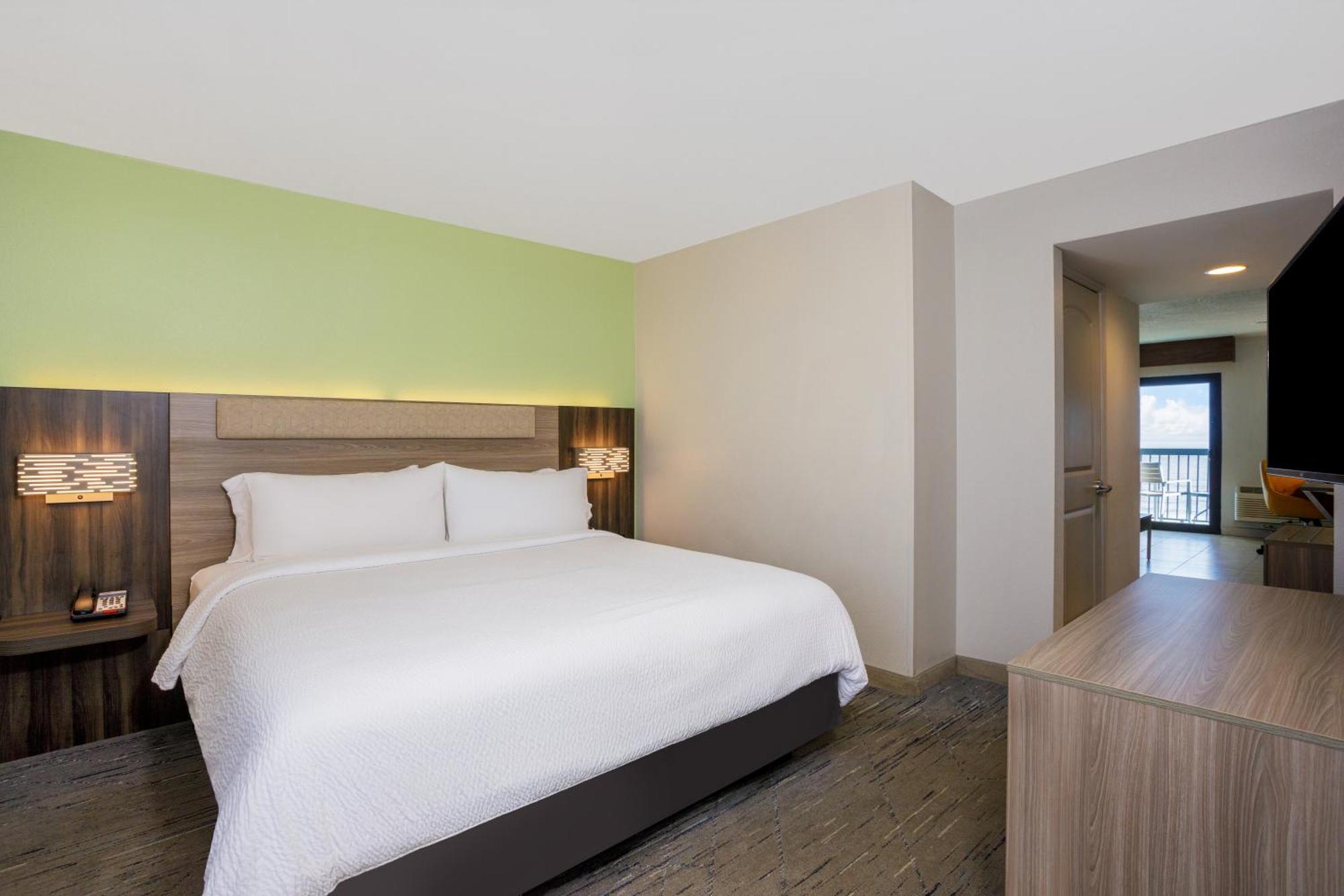 Holiday Inn Express & Suites Oceanfront Daytona Beach Shores By Ihg Bagian luar foto