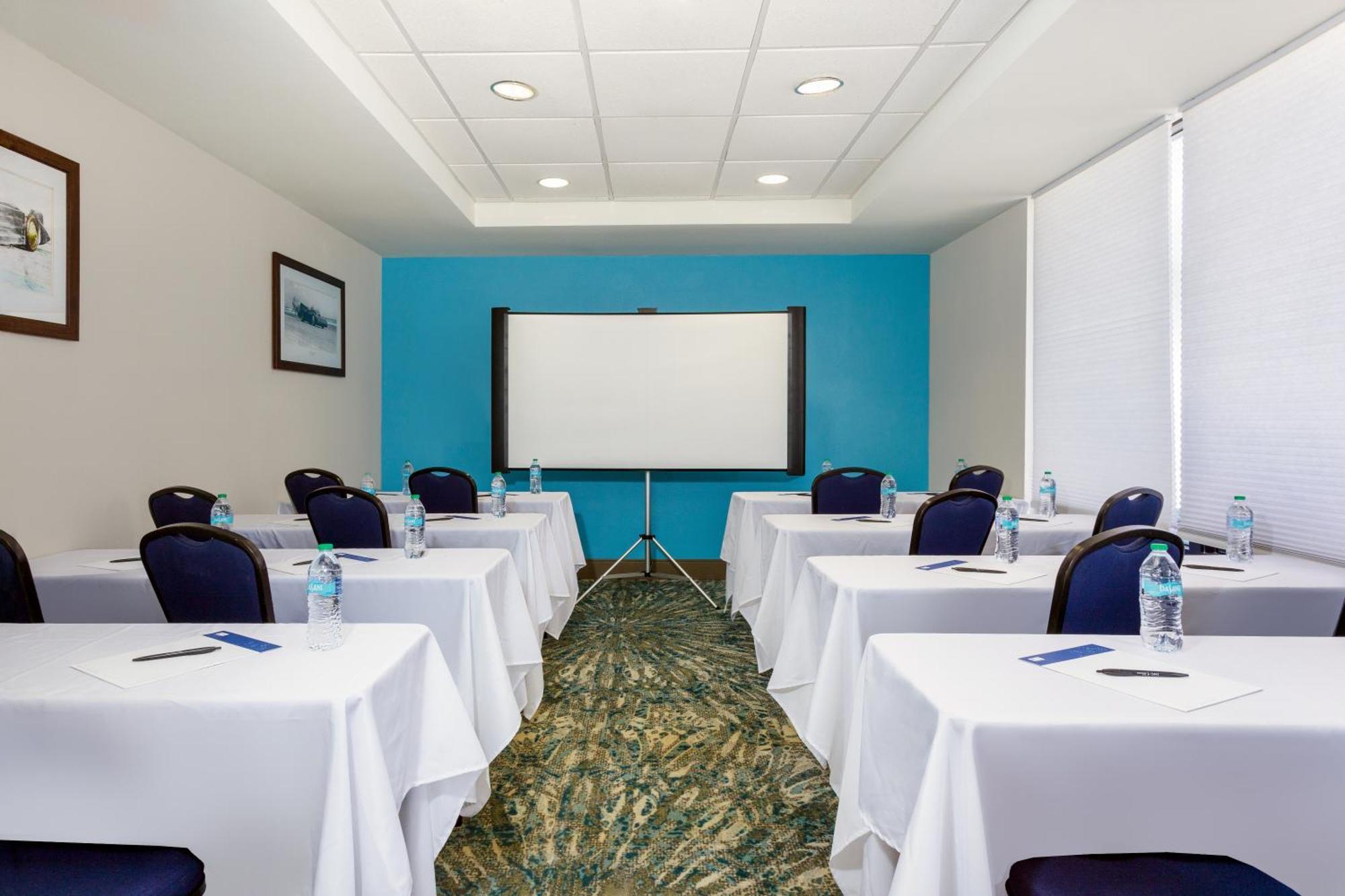 Holiday Inn Express & Suites Oceanfront Daytona Beach Shores By Ihg Bagian luar foto