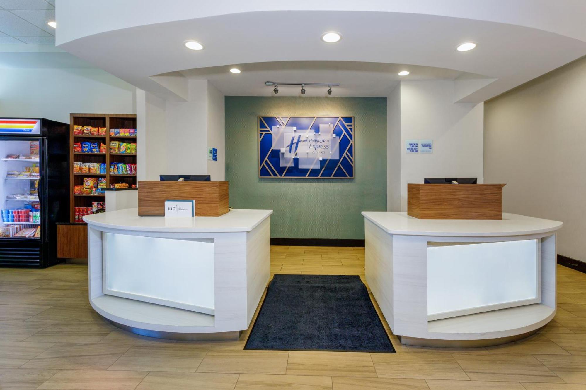 Holiday Inn Express & Suites Oceanfront Daytona Beach Shores By Ihg Bagian luar foto