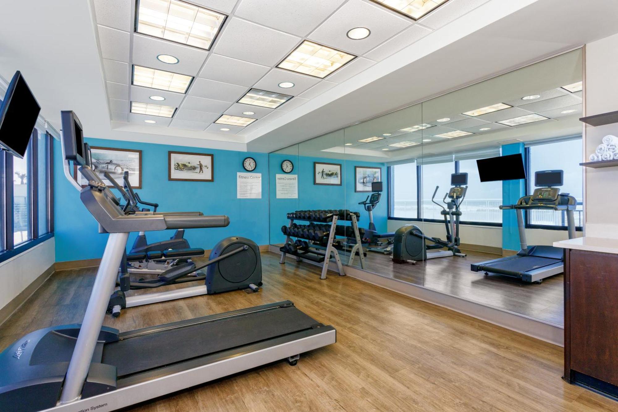 Holiday Inn Express & Suites Oceanfront Daytona Beach Shores By Ihg Bagian luar foto
