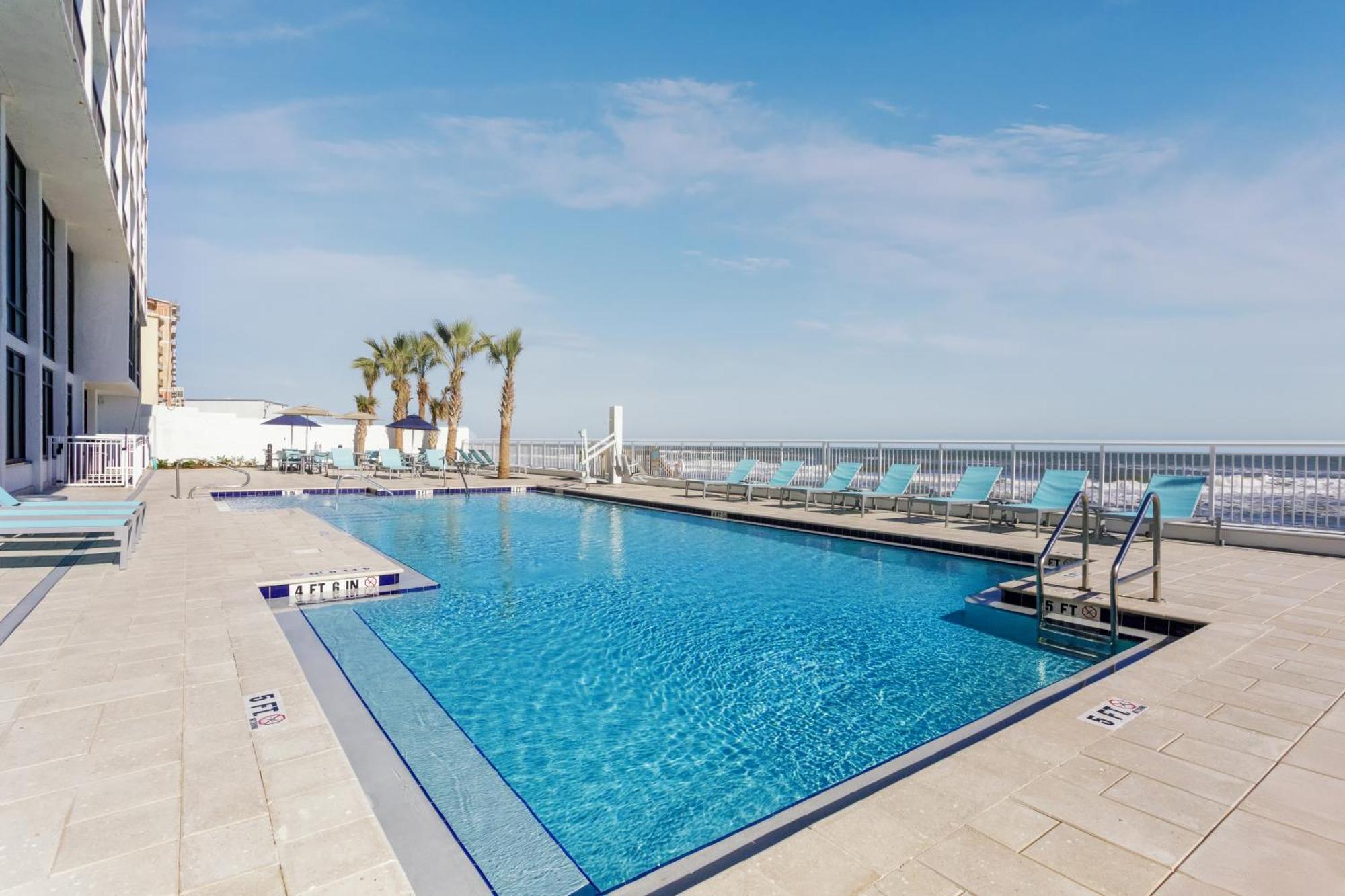 Holiday Inn Express & Suites Oceanfront Daytona Beach Shores By Ihg Bagian luar foto